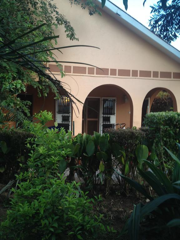 J Residence Motel Entebbe Buitenkant foto