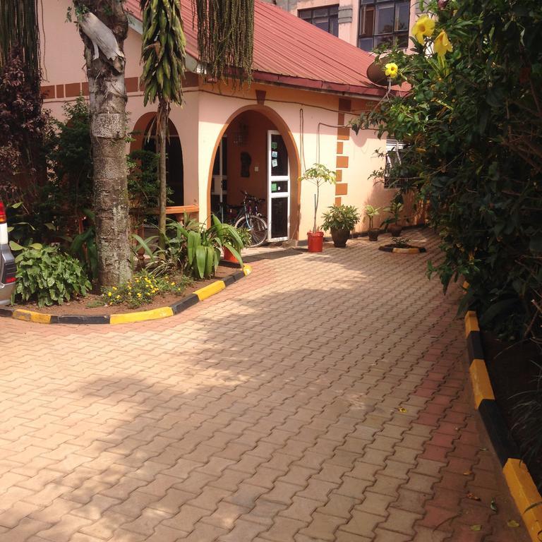 J Residence Motel Entebbe Buitenkant foto