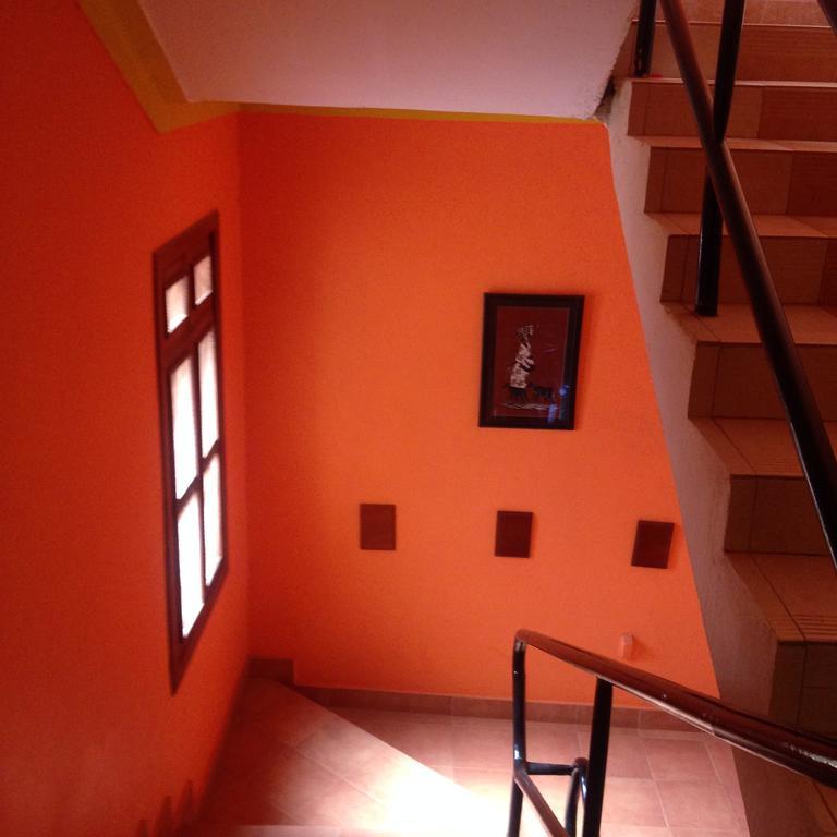 J Residence Motel Entebbe Buitenkant foto