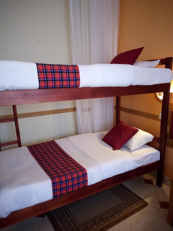 J Residence Motel Entebbe Buitenkant foto