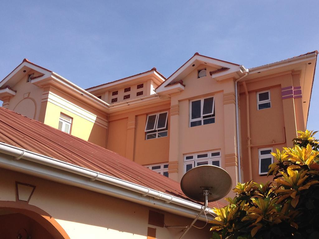J Residence Motel Entebbe Buitenkant foto